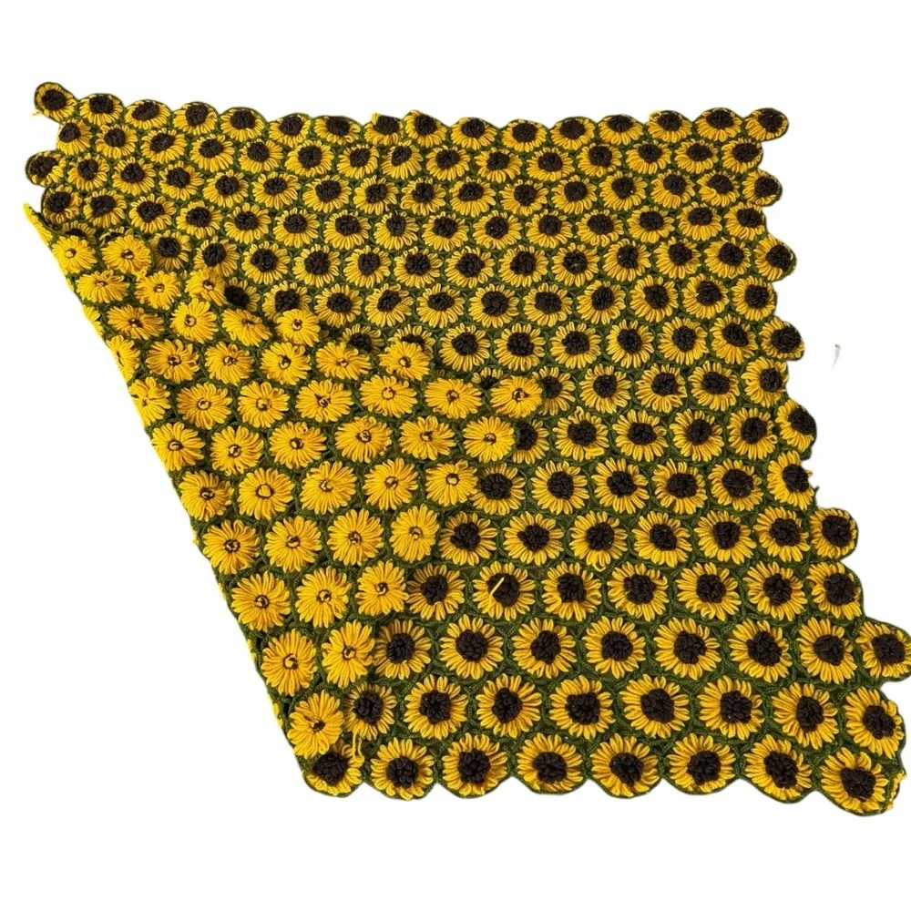 Vintage 3D Crochet Sunflower Throw Daisy Chain Afghan Scallop Edge 40x46 GUC